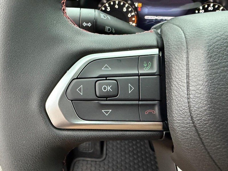 Jeep Compass Vehicle Full-screen Gallery Image 21