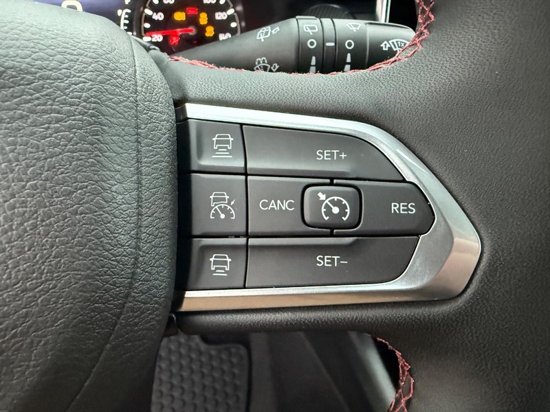 Jeep Compass Vehicle Full-screen Gallery Image 22