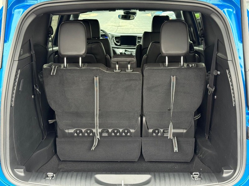 Chrysler Pacifica Vehicle Full-screen Gallery Image 7