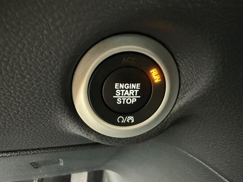 Chrysler Pacifica Vehicle Full-screen Gallery Image 24