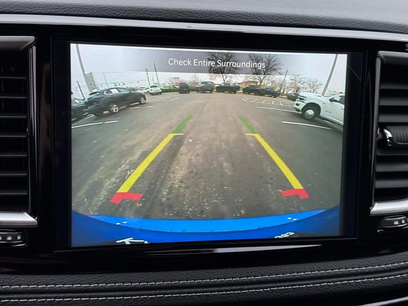 Chrysler Pacifica Vehicle Full-screen Gallery Image 26