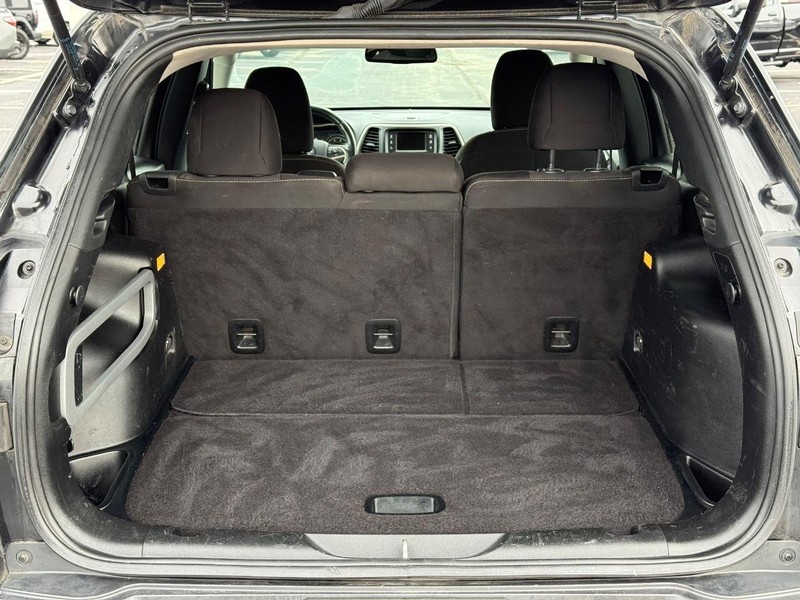 Jeep Cherokee Vehicle Full-screen Gallery Image 7