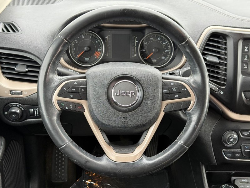 Jeep Cherokee Vehicle Full-screen Gallery Image 14