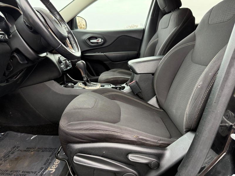 Jeep Cherokee Vehicle Full-screen Gallery Image 18