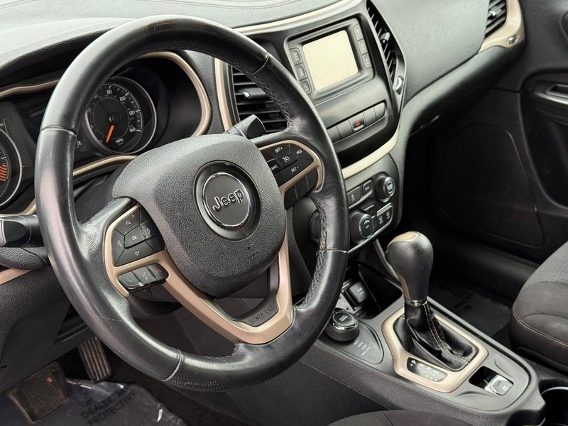 Jeep Cherokee Vehicle Full-screen Gallery Image 19