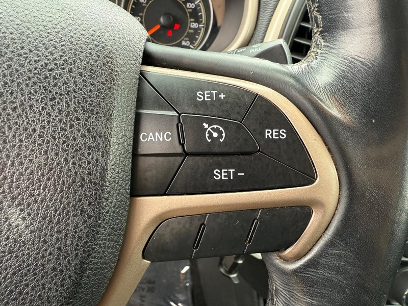 Jeep Cherokee Vehicle Full-screen Gallery Image 21