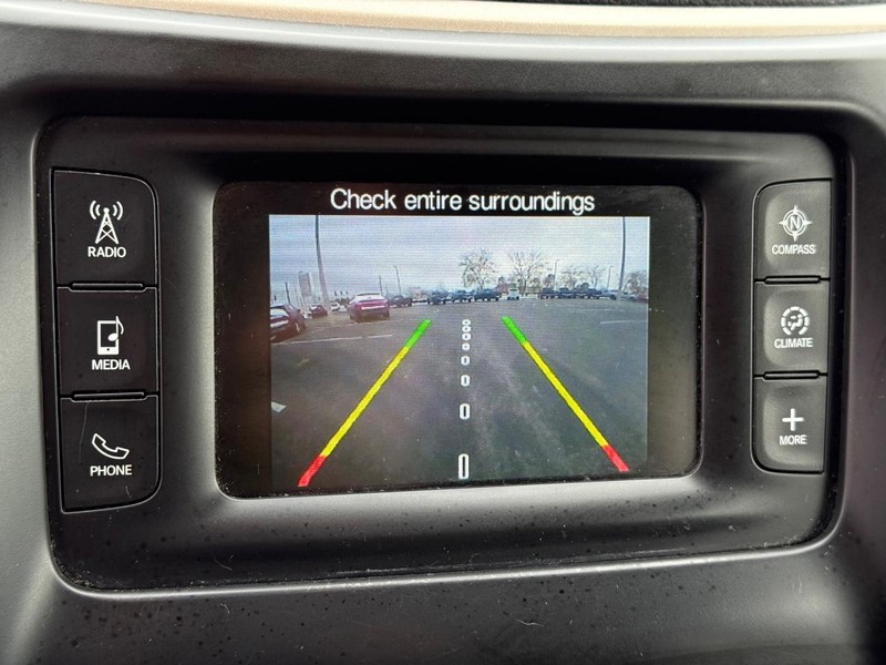 Jeep Cherokee Vehicle Full-screen Gallery Image 23