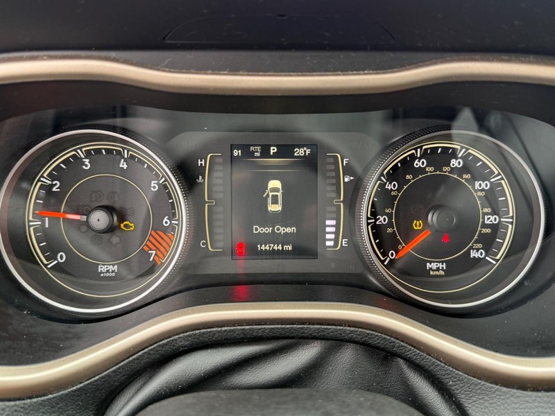 Jeep Cherokee Vehicle Full-screen Gallery Image 27