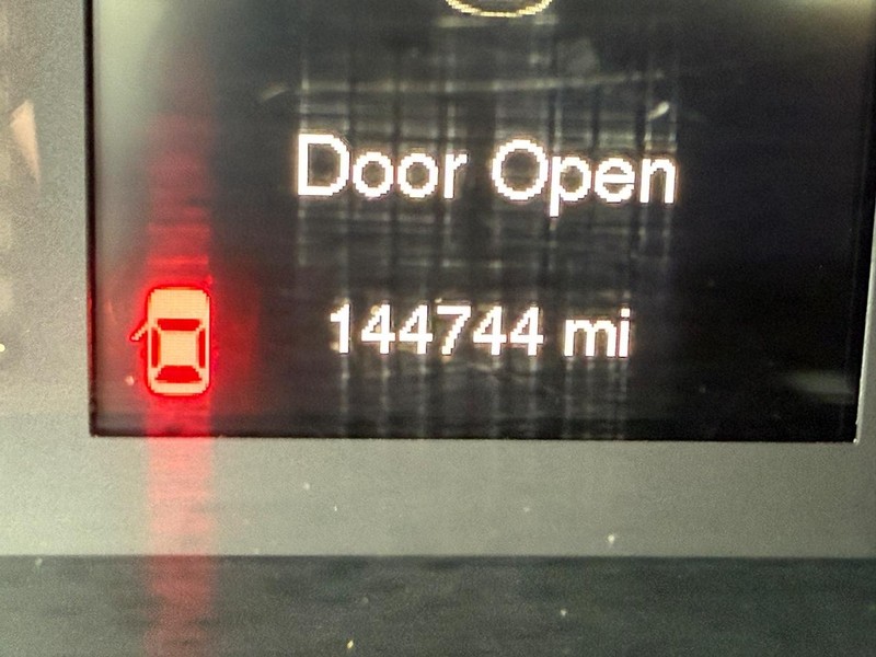 Jeep Cherokee Vehicle Full-screen Gallery Image 28