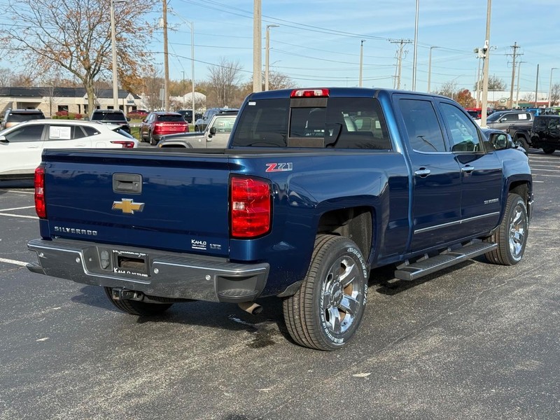 Chevrolet Silverado 1500 Vehicle Full-screen Gallery Image 3