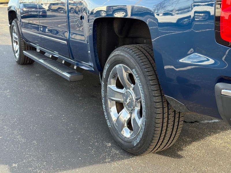 Chevrolet Silverado 1500 Vehicle Full-screen Gallery Image 6