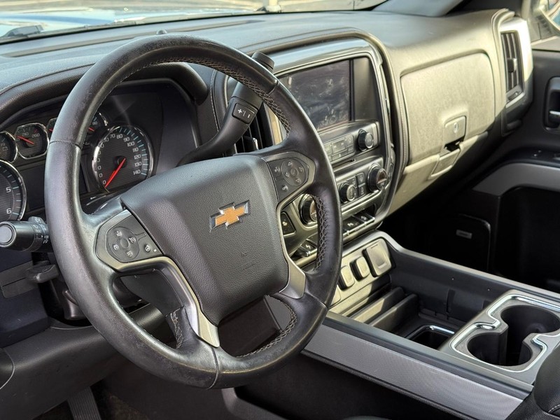 Chevrolet Silverado 1500 Vehicle Full-screen Gallery Image 18