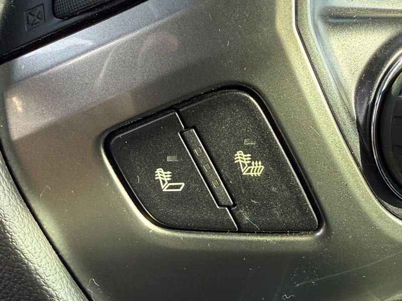 Chevrolet Silverado 1500 Vehicle Full-screen Gallery Image 21