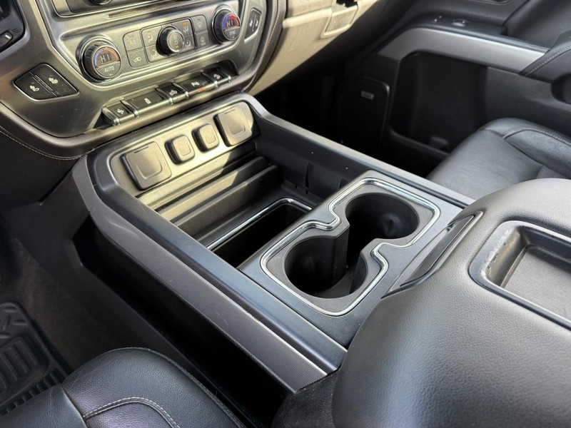 Chevrolet Silverado 1500 Vehicle Full-screen Gallery Image 25