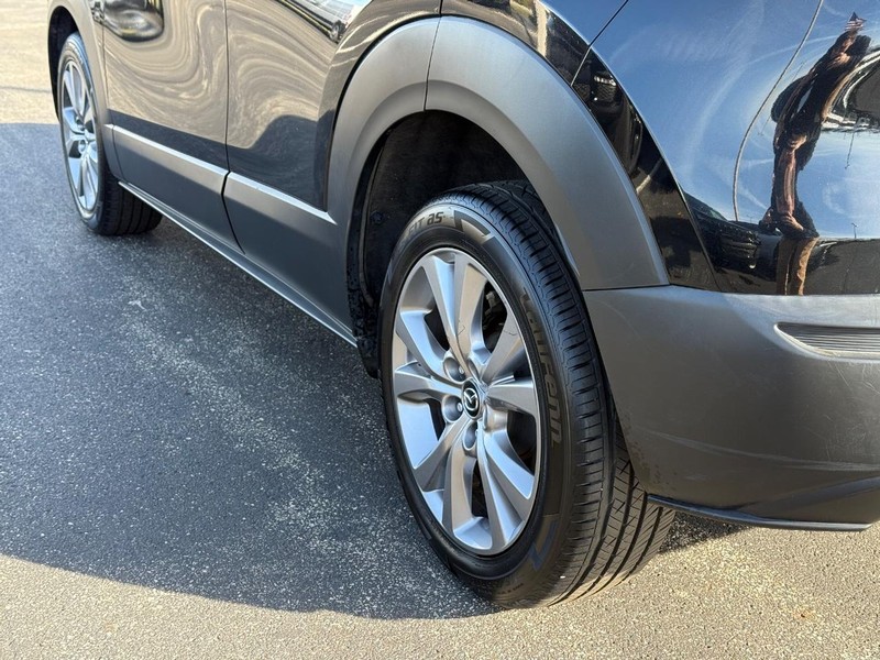 Mazda CX-30 Vehicle Full-screen Gallery Image 5