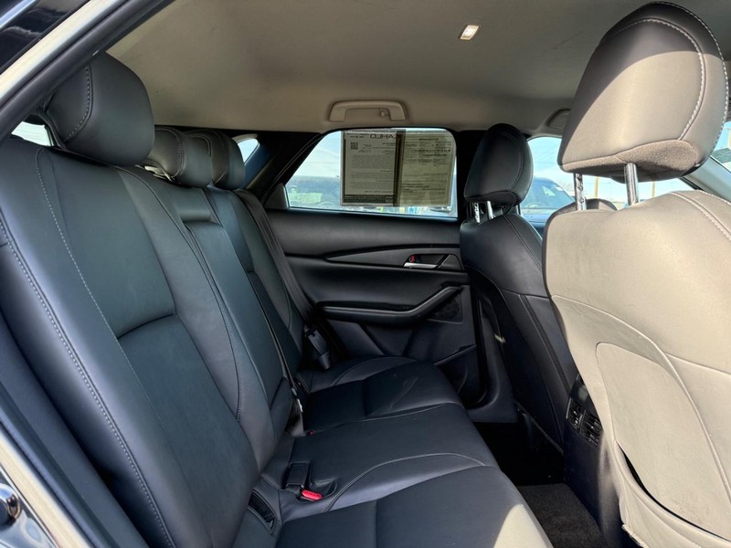 Mazda CX-30 Vehicle Full-screen Gallery Image 8