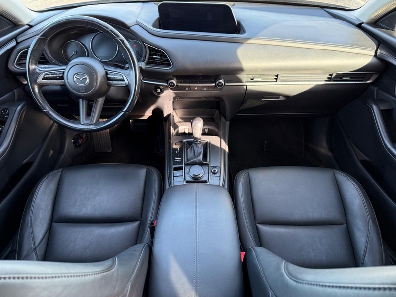 Mazda CX-30 Vehicle Full-screen Gallery Image 10