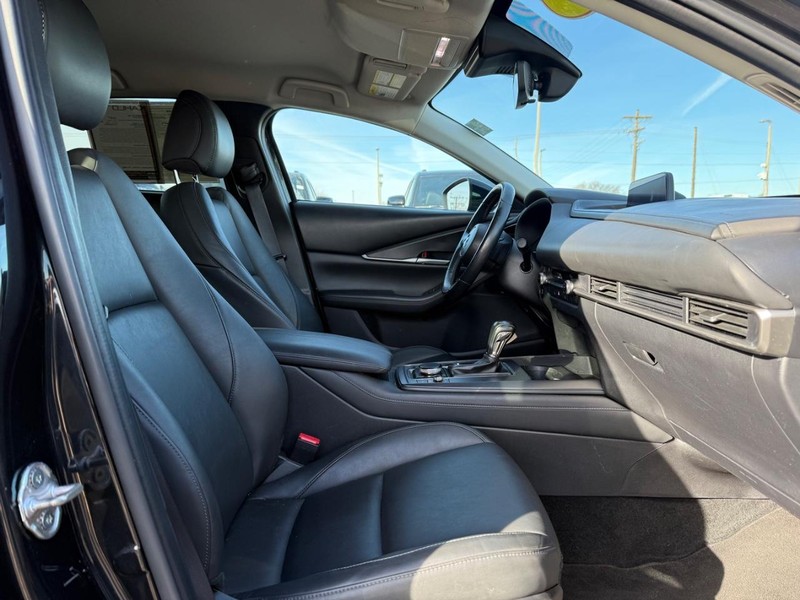 Mazda CX-30 Vehicle Full-screen Gallery Image 13