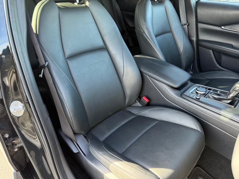 Mazda CX-30 Vehicle Full-screen Gallery Image 14