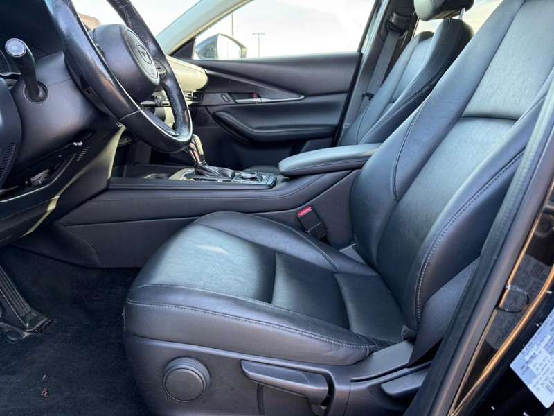 Mazda CX-30 Vehicle Full-screen Gallery Image 16