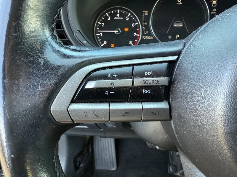 Mazda CX-30 Vehicle Full-screen Gallery Image 18