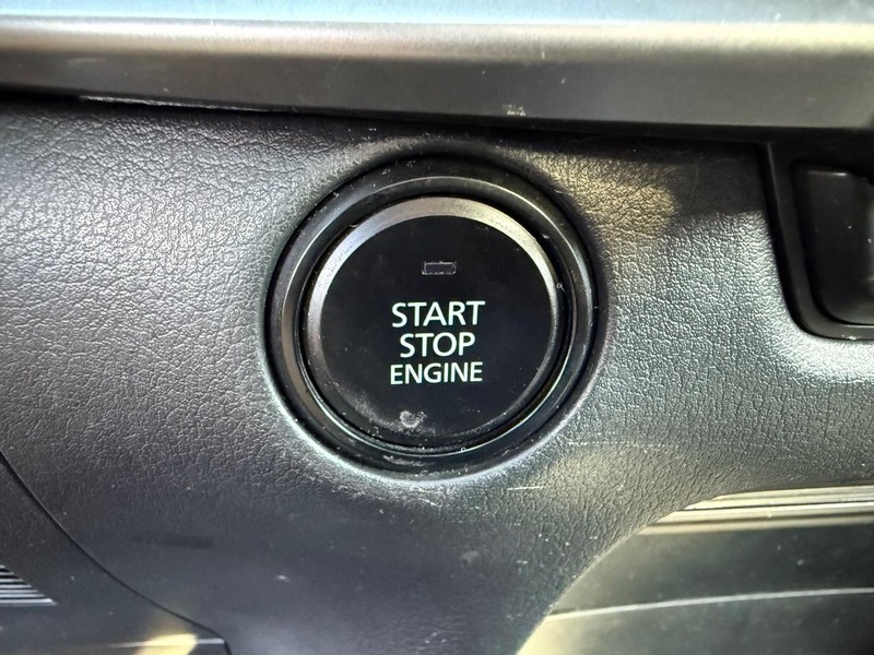 Mazda CX-30 Vehicle Full-screen Gallery Image 20