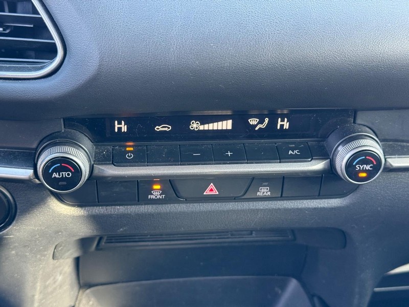 Mazda CX-30 Vehicle Full-screen Gallery Image 21