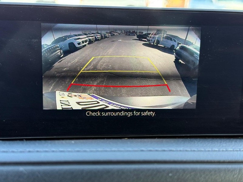 Mazda CX-30 Vehicle Full-screen Gallery Image 23