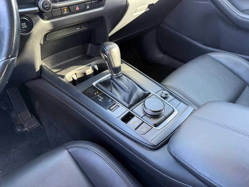 Mazda CX-30 Vehicle Full-screen Gallery Image 24