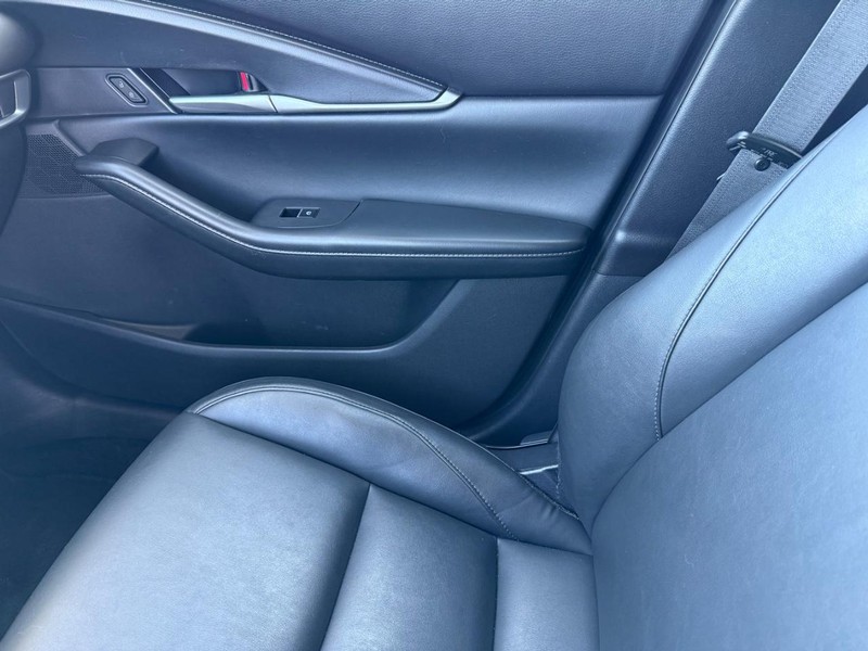 Mazda CX-30 Vehicle Full-screen Gallery Image 25