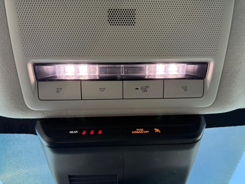 Mazda CX-30 Vehicle Full-screen Gallery Image 26