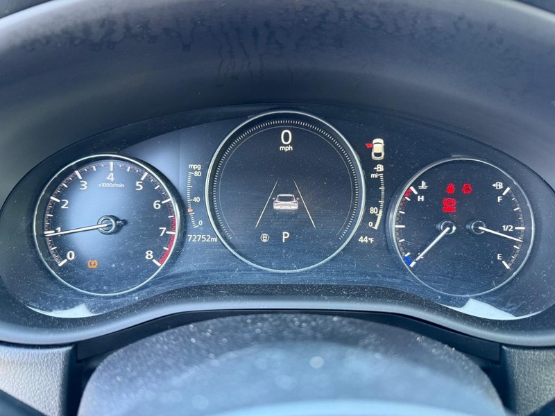 Mazda CX-30 Vehicle Full-screen Gallery Image 27