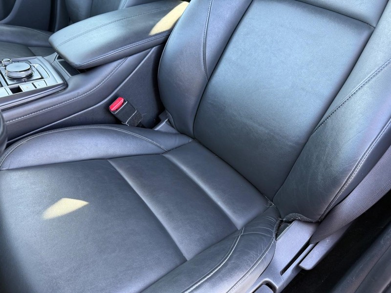 Mazda CX-30 Vehicle Full-screen Gallery Image 29