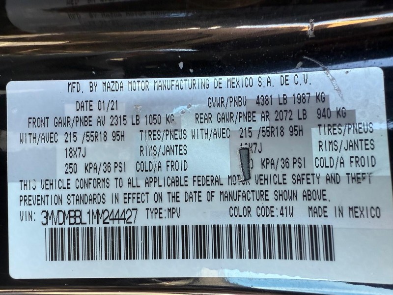 Mazda CX-30 Vehicle Full-screen Gallery Image 30