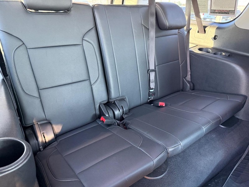 Chevrolet Suburban Vehicle Full-screen Gallery Image 13