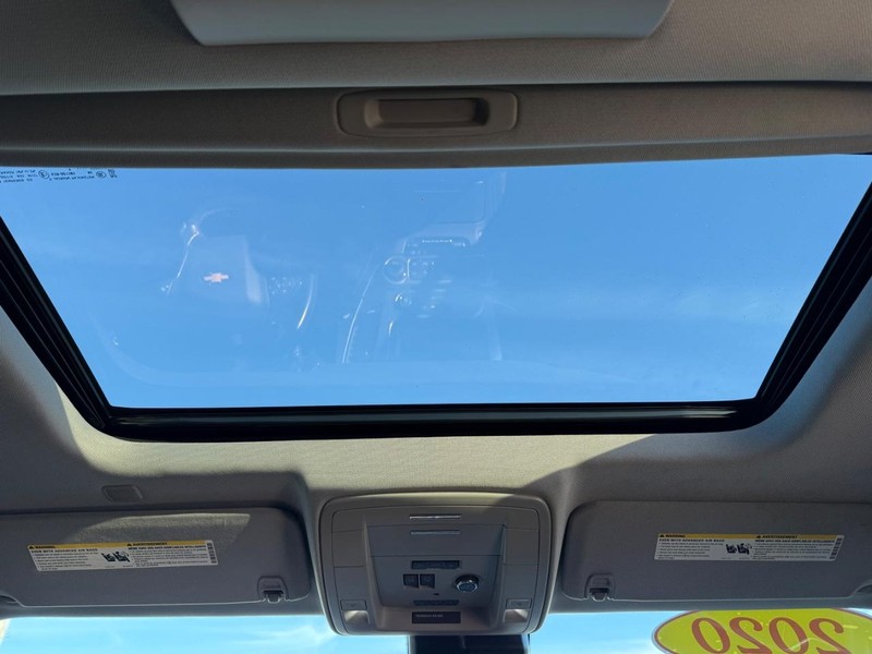 Chevrolet Suburban Vehicle Full-screen Gallery Image 14