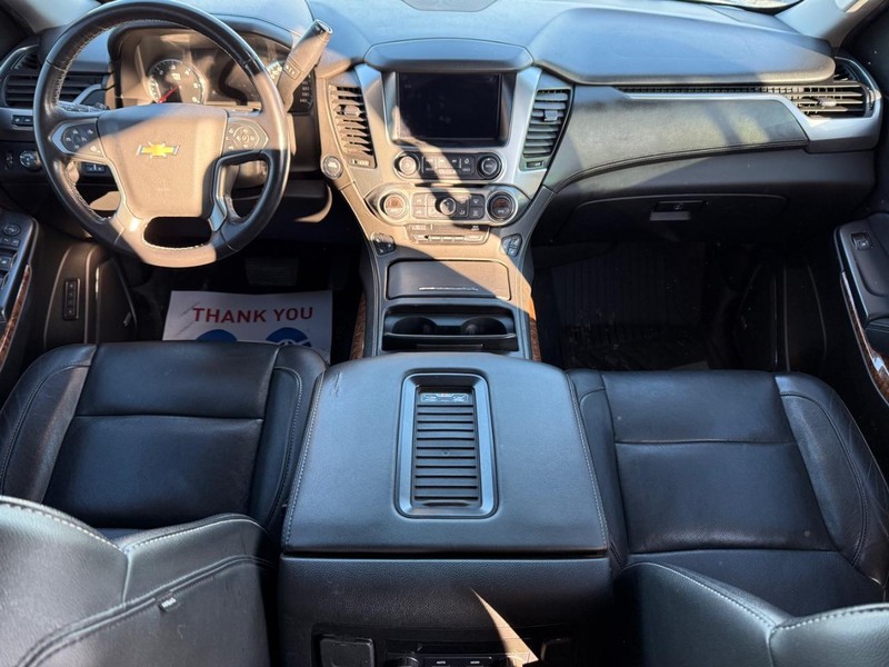 Chevrolet Suburban Vehicle Full-screen Gallery Image 15