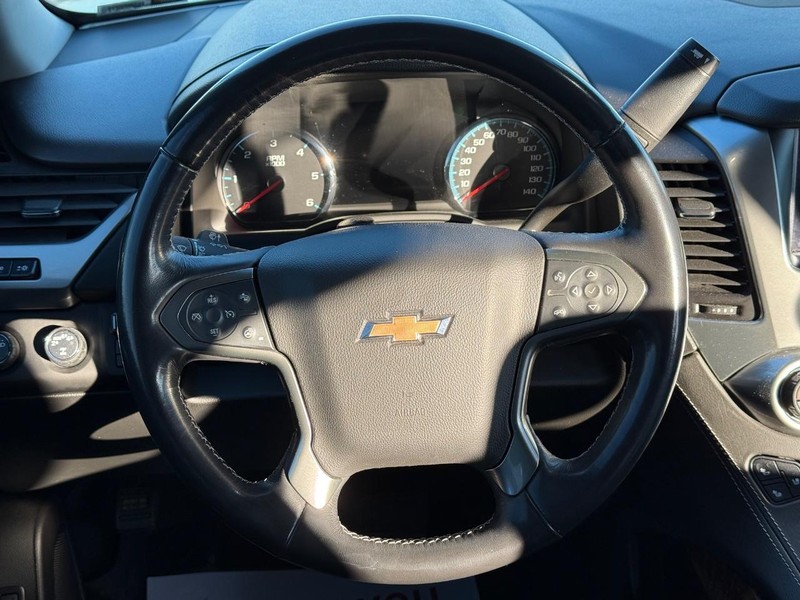 Chevrolet Suburban Vehicle Full-screen Gallery Image 16