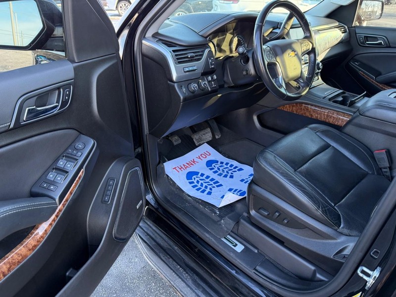 Chevrolet Suburban Vehicle Full-screen Gallery Image 19