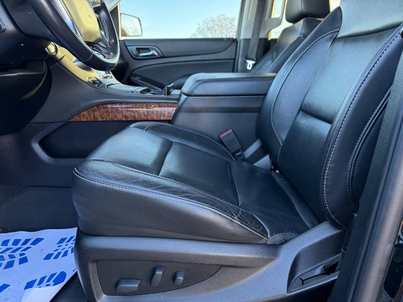 Chevrolet Suburban Vehicle Full-screen Gallery Image 20