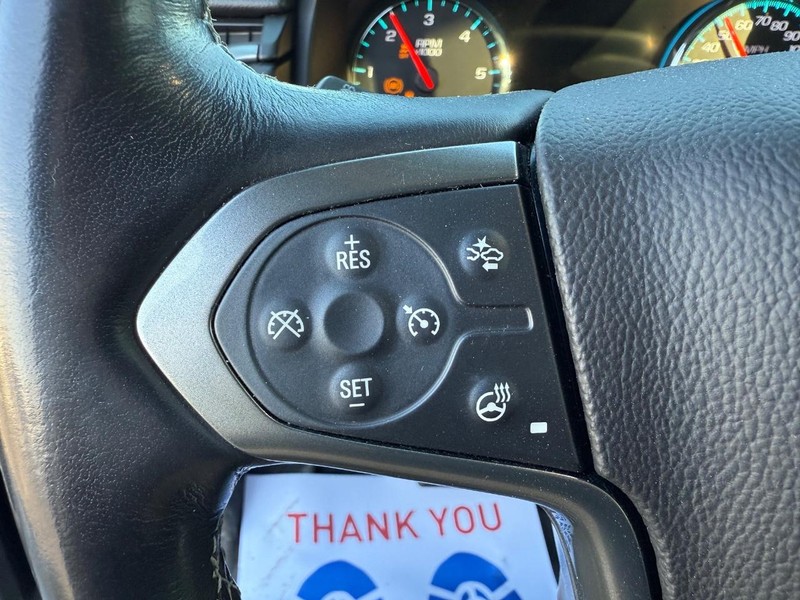 Chevrolet Suburban Vehicle Full-screen Gallery Image 22