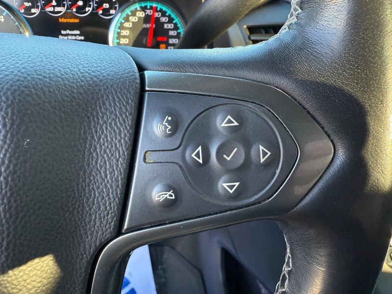 Chevrolet Suburban Vehicle Full-screen Gallery Image 23