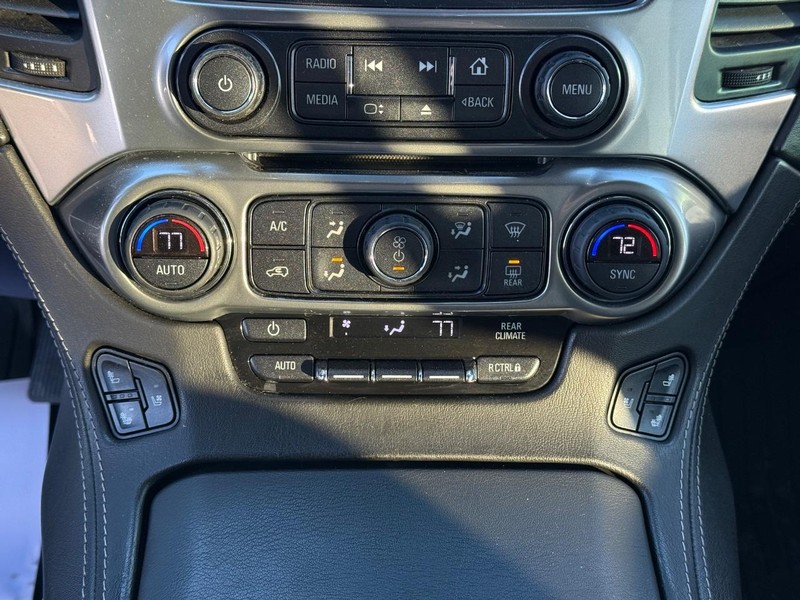 Chevrolet Suburban Vehicle Full-screen Gallery Image 28