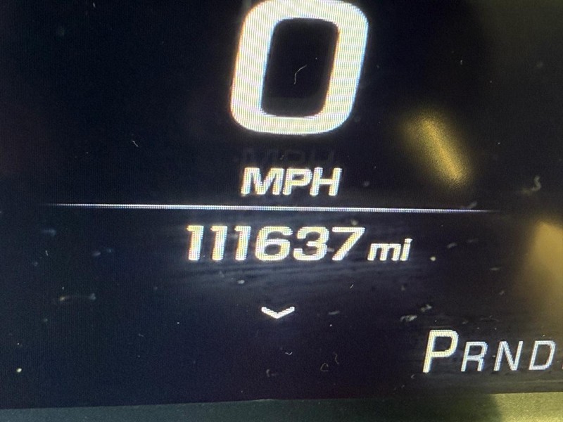 Chevrolet Suburban Vehicle Full-screen Gallery Image 33