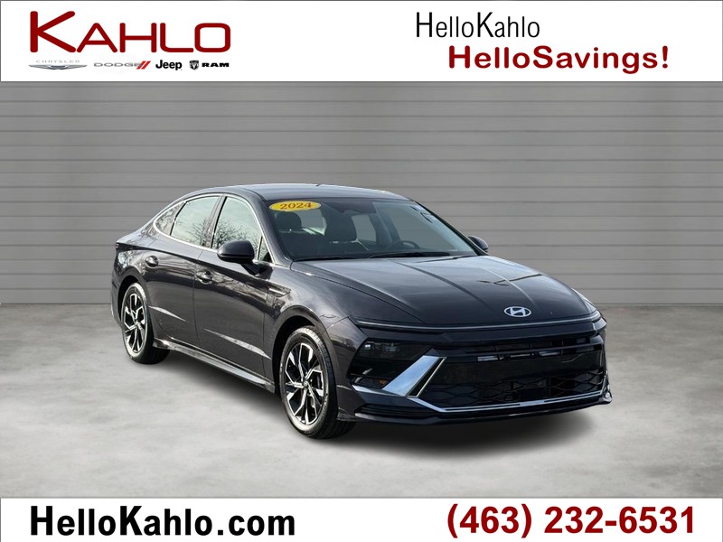 Hyundai Sonata Vehicle Full-screen Gallery Image 01