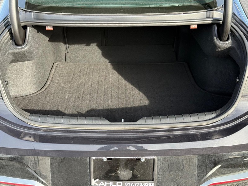 Hyundai Sonata Vehicle Full-screen Gallery Image 07