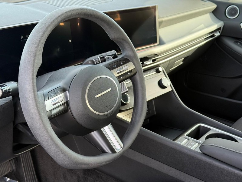 Hyundai Sonata Vehicle Full-screen Gallery Image 18