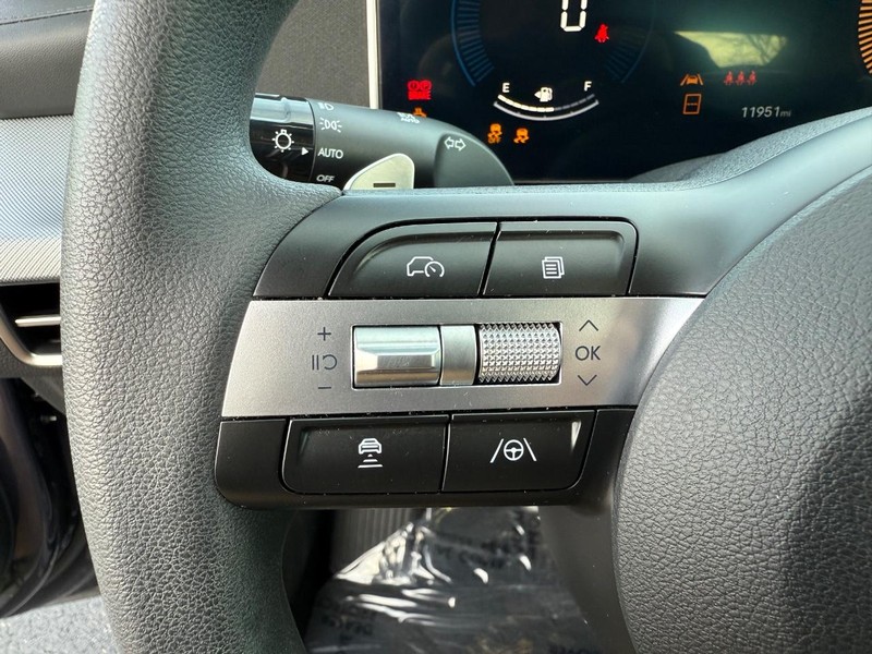 Hyundai Sonata Vehicle Full-screen Gallery Image 19