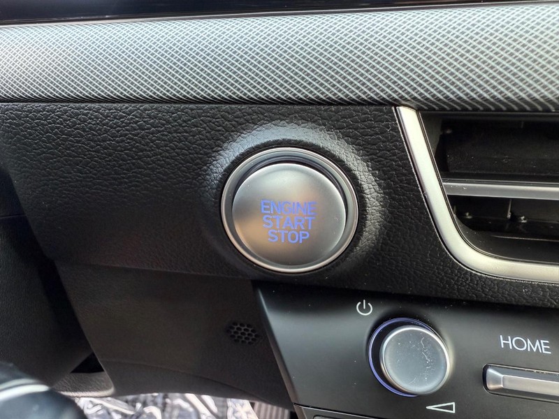 Hyundai Sonata Vehicle Full-screen Gallery Image 21