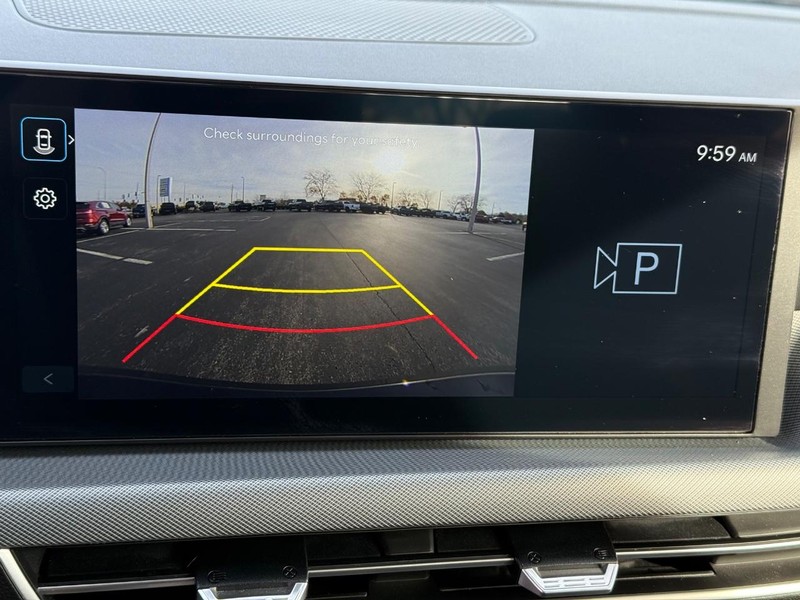 Hyundai Sonata Vehicle Full-screen Gallery Image 23